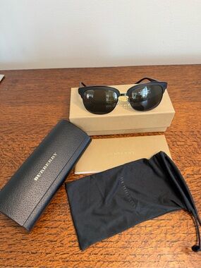 NWOT Burberry Black BE4232 Square Browline Men’s Sunglasses Full Inclusion
